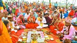 मुख्यमंत्री कन्या विवाह योजना अंतर्गत जिला मुख्यालय के गंजपारा स्थित पोहा मिल में जिला स्तरीय सामूहिक विवाह कार्यक्रम में कुल 163 जोड़ों का रीति-रिवाज के अनुसार विवाह कराया गया।