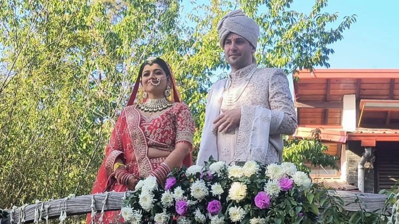 Shripurna Joshi from Uttarakhand married Aurelyai from France as per Hindu rituals.