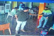 कबाड़ी को सामान, फंसे तो खरीदने वालों को बनवा दिया चोरी का आरोपी