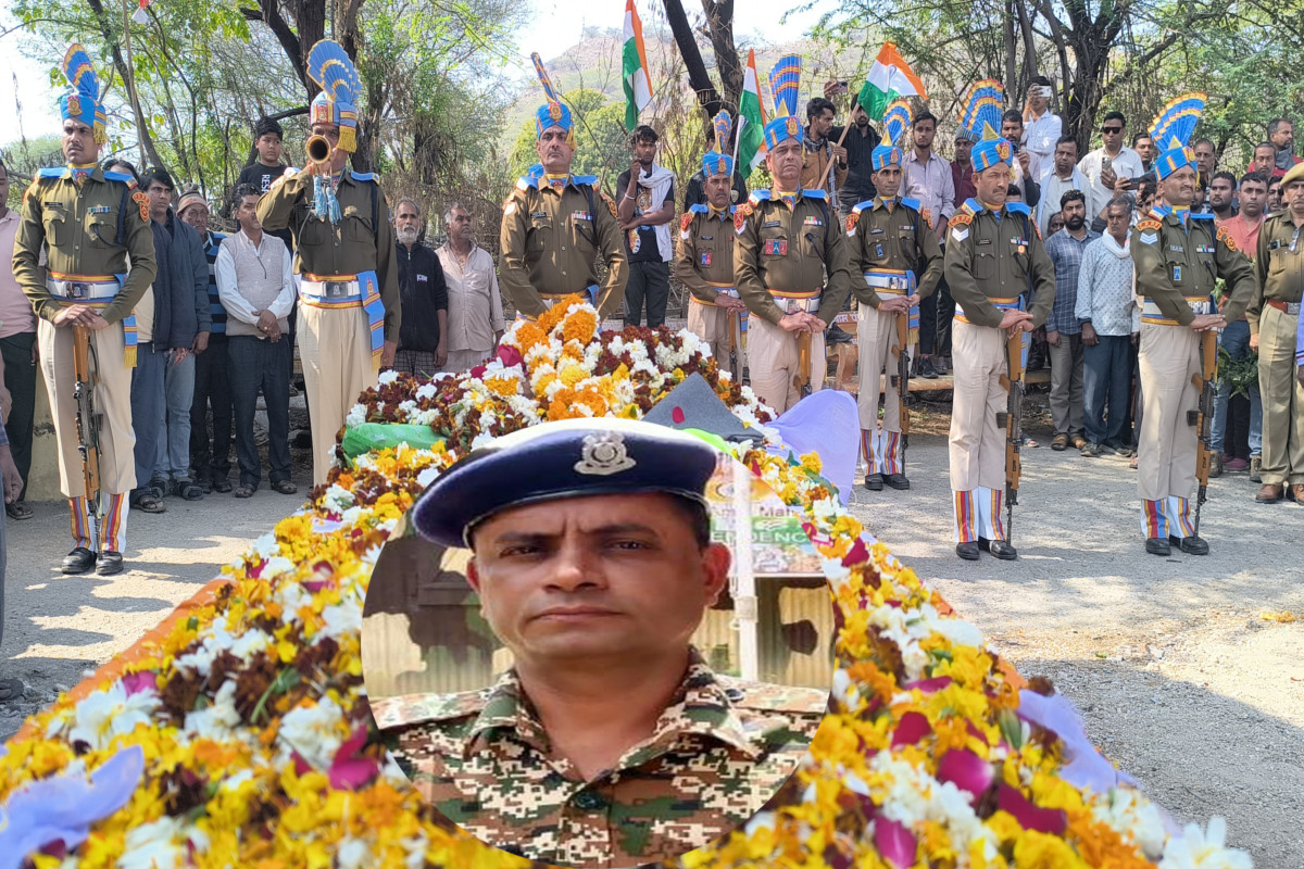 Rajsamand CRPF Jawan, Skeleton of CRPF Jawan, Death of CRPF Jawan, Last Farewell of CRPF Jawan, Rajsamand News, Rajasthan News, Death of CRPF Jawan, राजसमंद सीआरपीएफ जवान, सीआरपीएफ जवान का कंकाल, सीआरपीएफ जवान की मौत, सीआरपीएफ जवान की अंतिम विदाई, राजसमंद न्यूज, राजस्थान न्यूज, सीआरपीएफ जवान की मौत