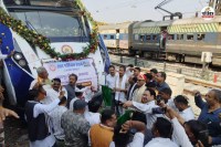 Vande Bharat Express Train welcome gathered Crowds now Dungarpur to Gujarat journey become easier