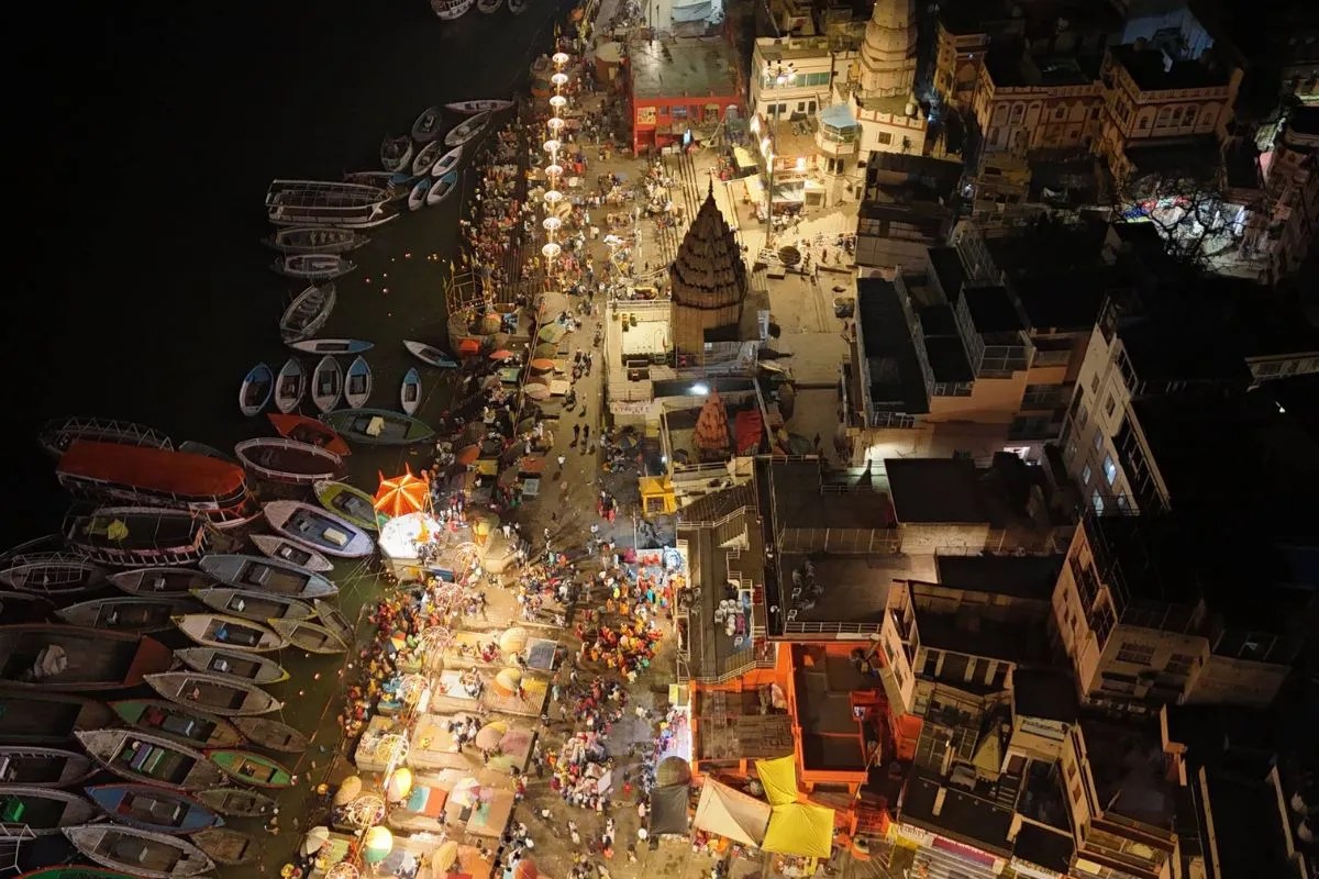 काशी में उमड़ा 20 लाख श्रद्धालुओं का सैलाब