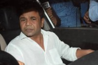 राजपाल यादव इस समय जेल में हैं। उन्होंने हाल ही में तिहाड़ जेल में सरेंडर किया था। अब उन्हें अपनी 6 महीने के सजा काटनी होगी। आइये जानते हैं आखिर क्या है ये पूरा मामला...