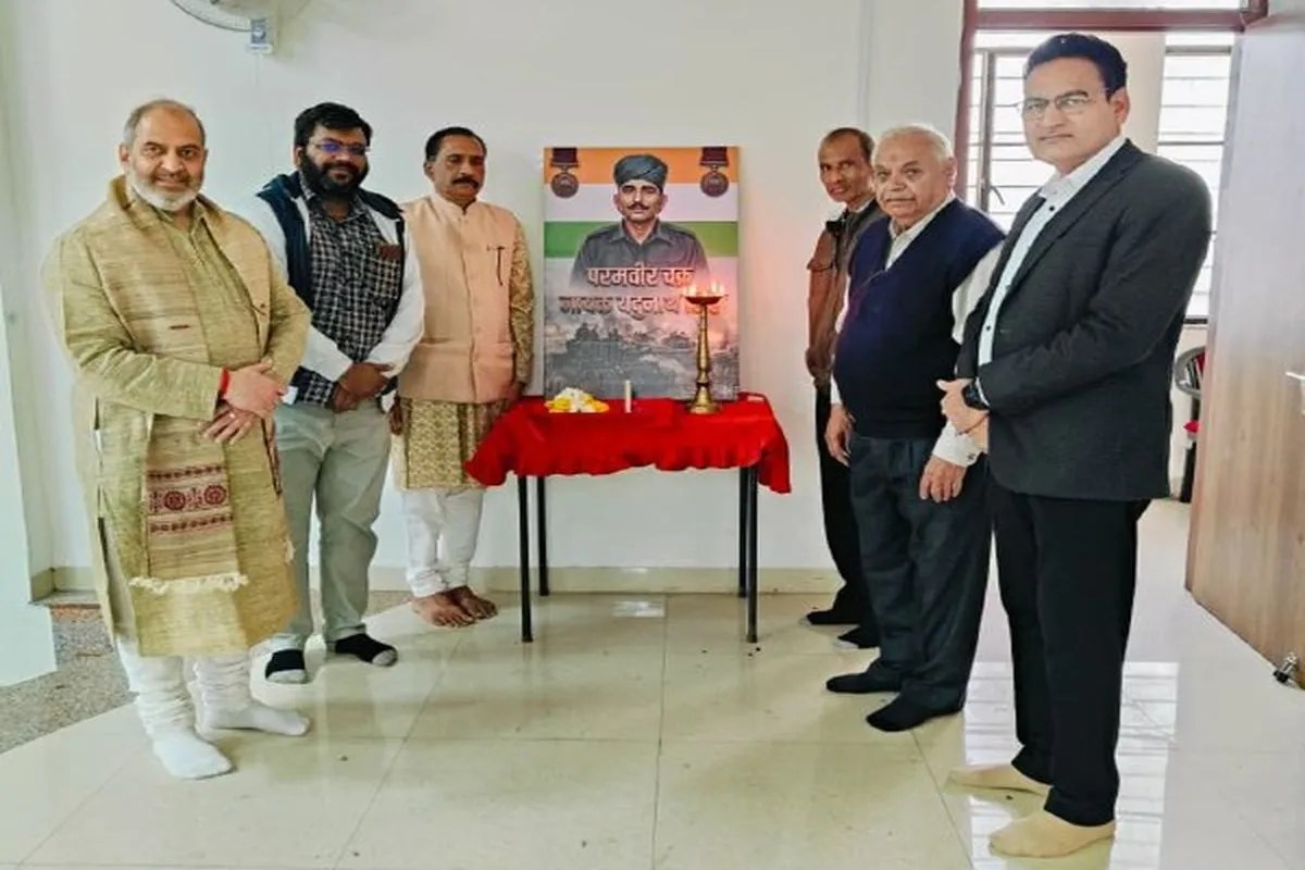 Tributes paid to Param Vir Chakra hero Yadu Nath Singh on his martyrdom day