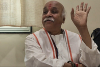 praveen togadia announced hanuman chalisa in 1 lakh locations in MP News
