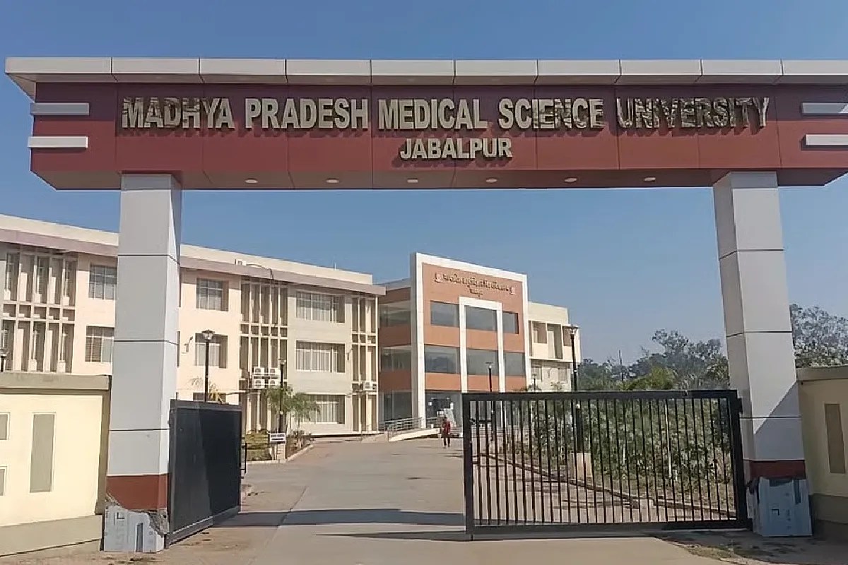 55 crore rupees irregularities in jabalpur medical university shown in CAG Report mp news