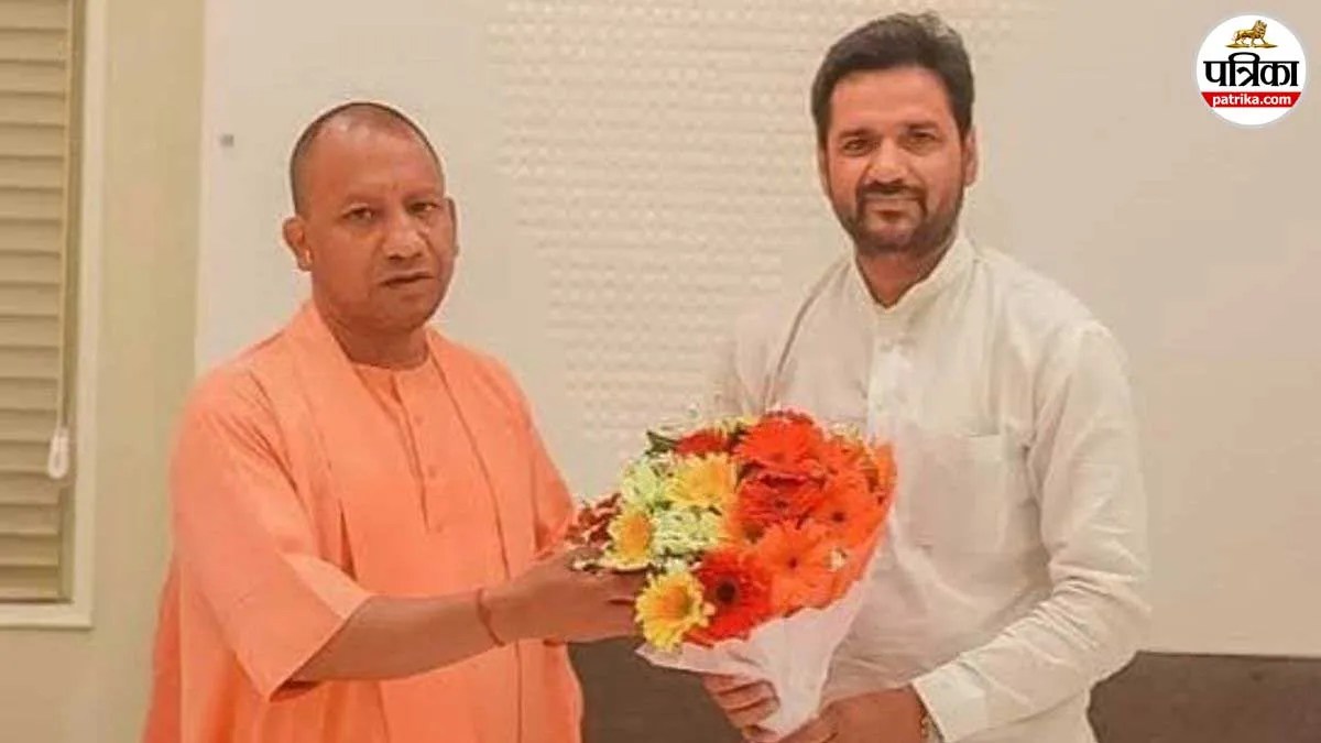 amroha bjp mla car attack police suspended