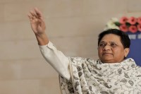 लखनऊ में मायावती पर आपत्तिजनक टिप्पणी का बड़ा विवाद: सपा सदस्य श्रेया यादव पर FIR दर्ज, राजनीतिक तापमान बढ़ा (फोटो सोर्स : WhatsApp News Group)