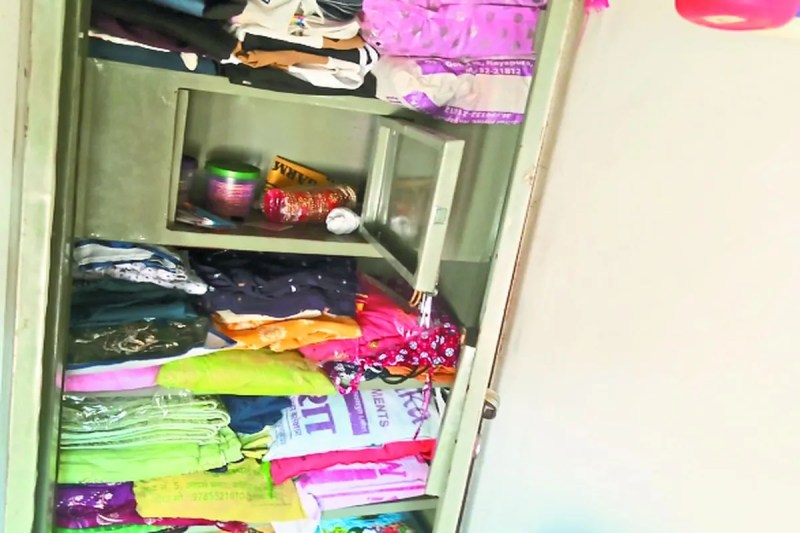 चरड़ाना में कच्चे मकान में सेंधमारी, सोने-चांदी के आभूषण और नकदी पार