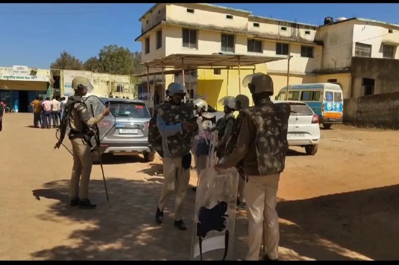 CG News: सरकारी गाड़ी में आए अफसरों ने बरसाए डंडे, एक की मौत,एसडीएम भाजपा नेता समेत 4 गिरफ्तार