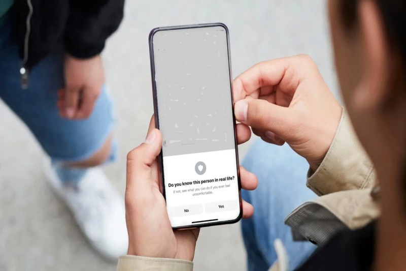 सोशल मीडिया पर 30 बार बाल यौन शोषण सामग्री अपलोड करने का आरोप