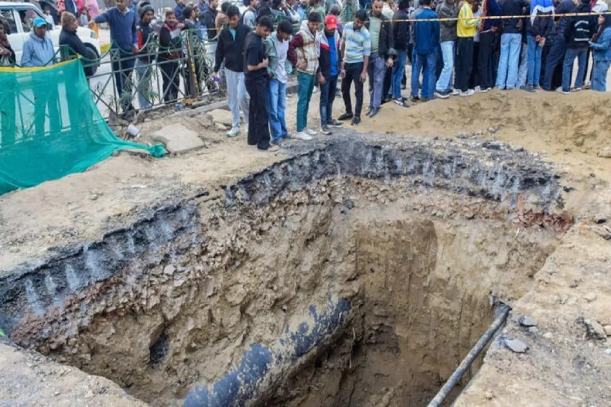 Non bailable warrants issued against two contractors in Delhi pothole accident