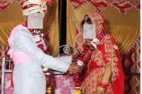 bride runs away with uncle hathras case