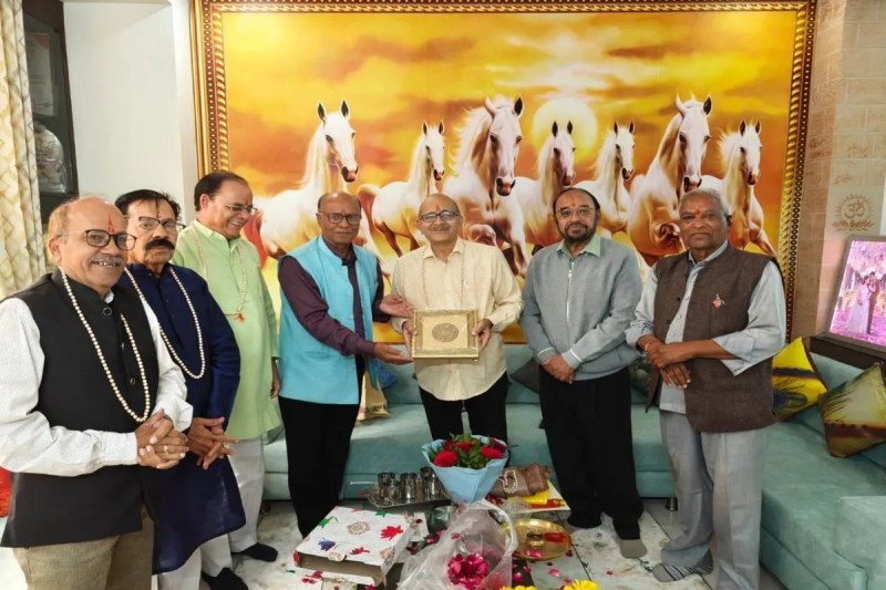 गोवर्धन धाम में हुआ सम्मान समारोह, साहित्यकारों ने किया अभिनंदन