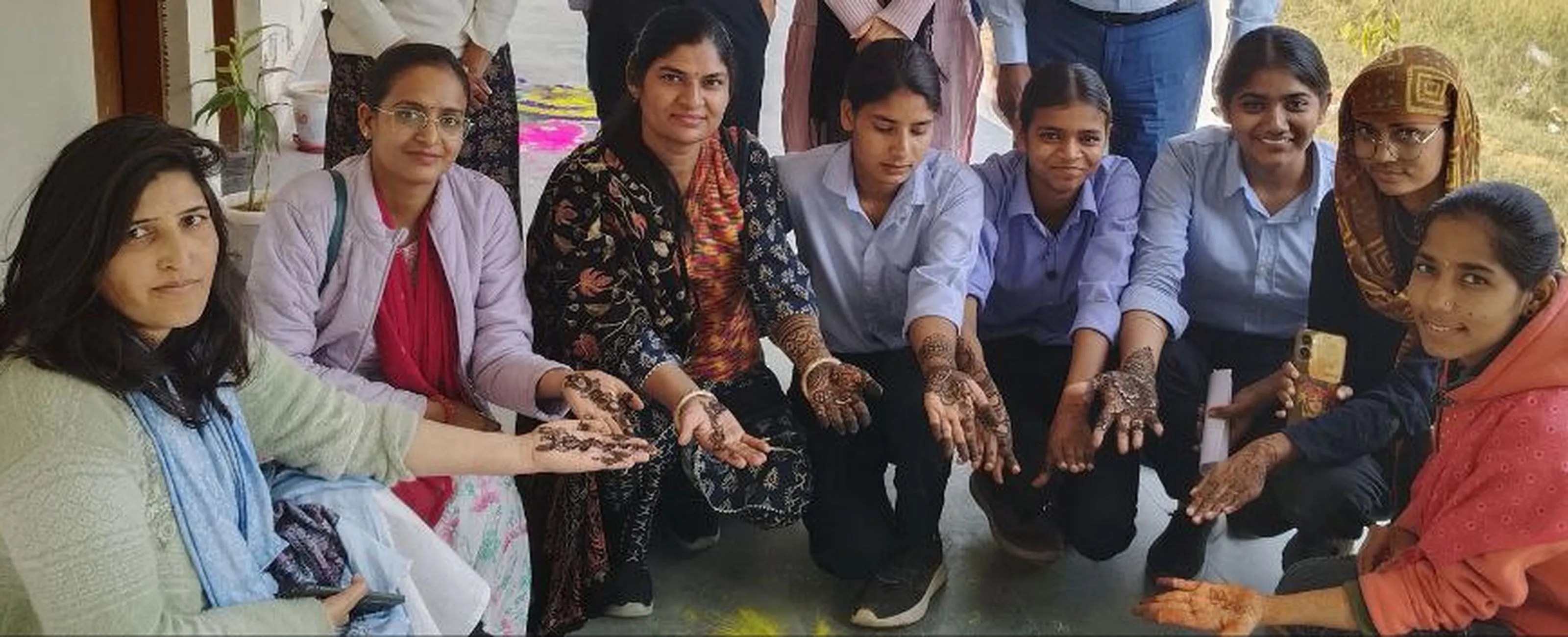 खुशरंग हिना… हथेलियों पर महका कला का कौशल, निखर कर दमका मेहंदी का रंग