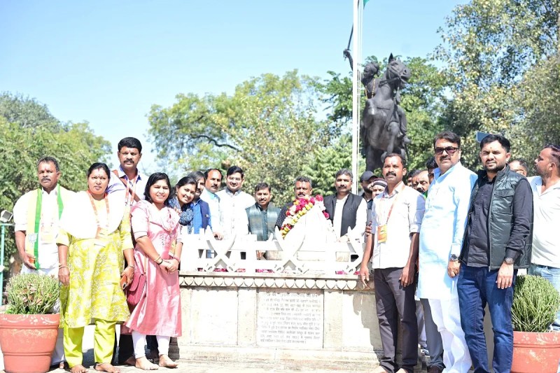प्रतिनिधिमंडल ने मुरार स्थित आदर्श गौशाला, जलालपुर स्थित जल शोधन संयंत्र तथा मानपुर में प्रधानमंत्री आवास योजना के अंतर्गत निर्मित आवासों का अवलोकन किया।