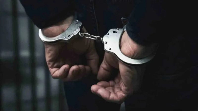 Two people arrested for spying for Pakistan