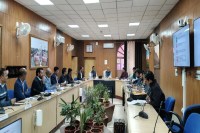 बैठक के दौरान।