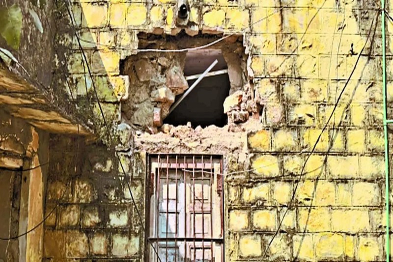 - मोड़क स्टेशन में अस्पताल का भवन 30 साल पहले बना था, विभाग ने भी कर रखा है जर्जर घोषित