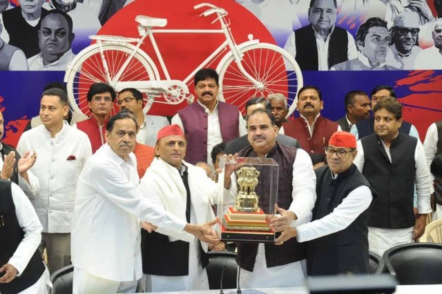 बसपा-कांग्रेस के बाद सपा में शामिल हुए नसीमुद्दीन सिद्दीकी