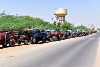 गर्मी के दिनों में गोगेलाव डेम पर लगती है टैंकरों की लाइन