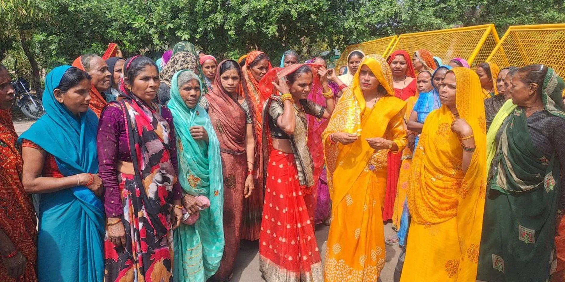 शराब है खराब… धड़ल्ले से बिक रही अवैध शराब, रोज घरों में हो रही कलह, पति कर रहे मारपीट