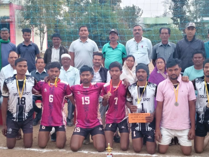 चरेगांव में वन समितियों की वालीबॉल प्रतियोगिता आठ वन समितियों की टीमों ने लिया हिस्सा वन सुरक्षा, अग्नि सुरक्षा एवं पौध रोपण का दिया गया संदेश