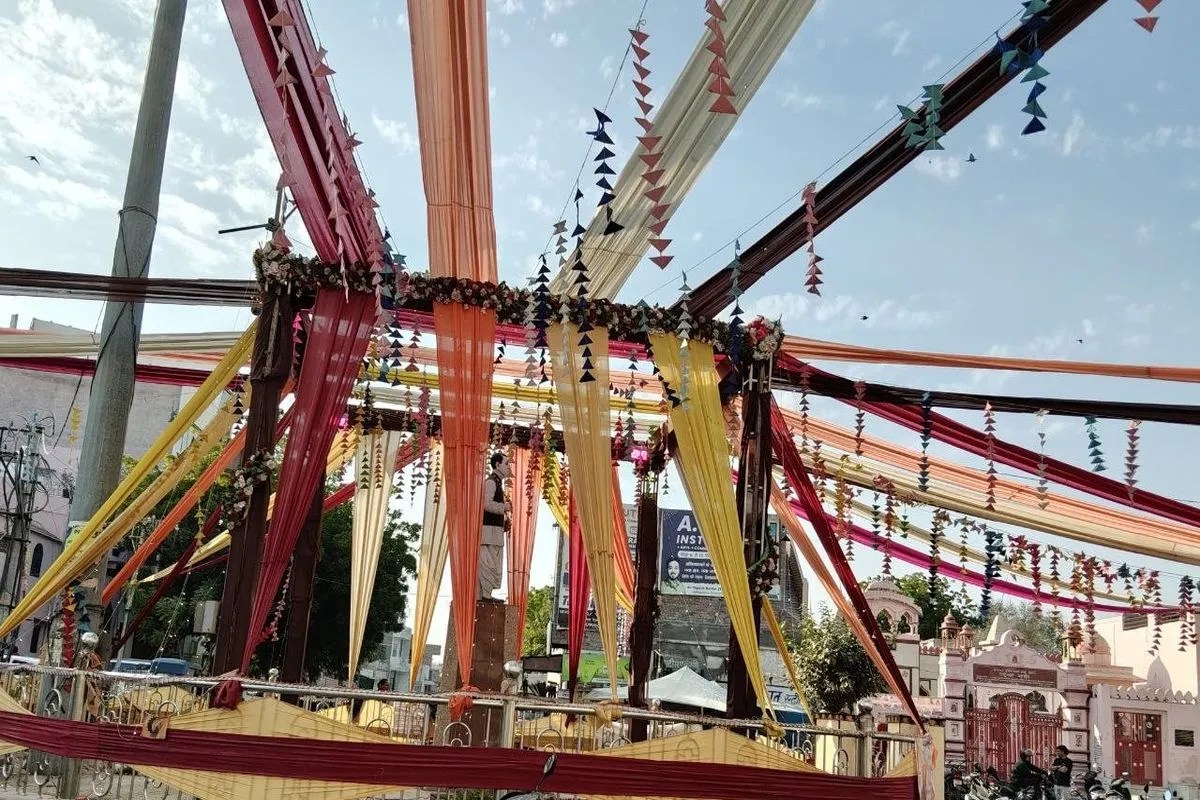 पुष्करणा सावे के अवसर पर सजा गोकुल सर्कल।