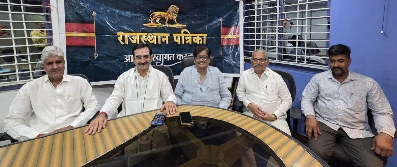 राजस्थान बजट से पूर्व हुब्बल्ली (कर्नाटक) में आयोजित राजस्थान पत्रिका परिचर्चा में विचार रखते प्रवासी।