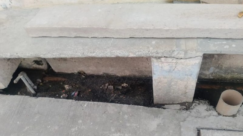 सिरोही. गंदगी अटी नाली।