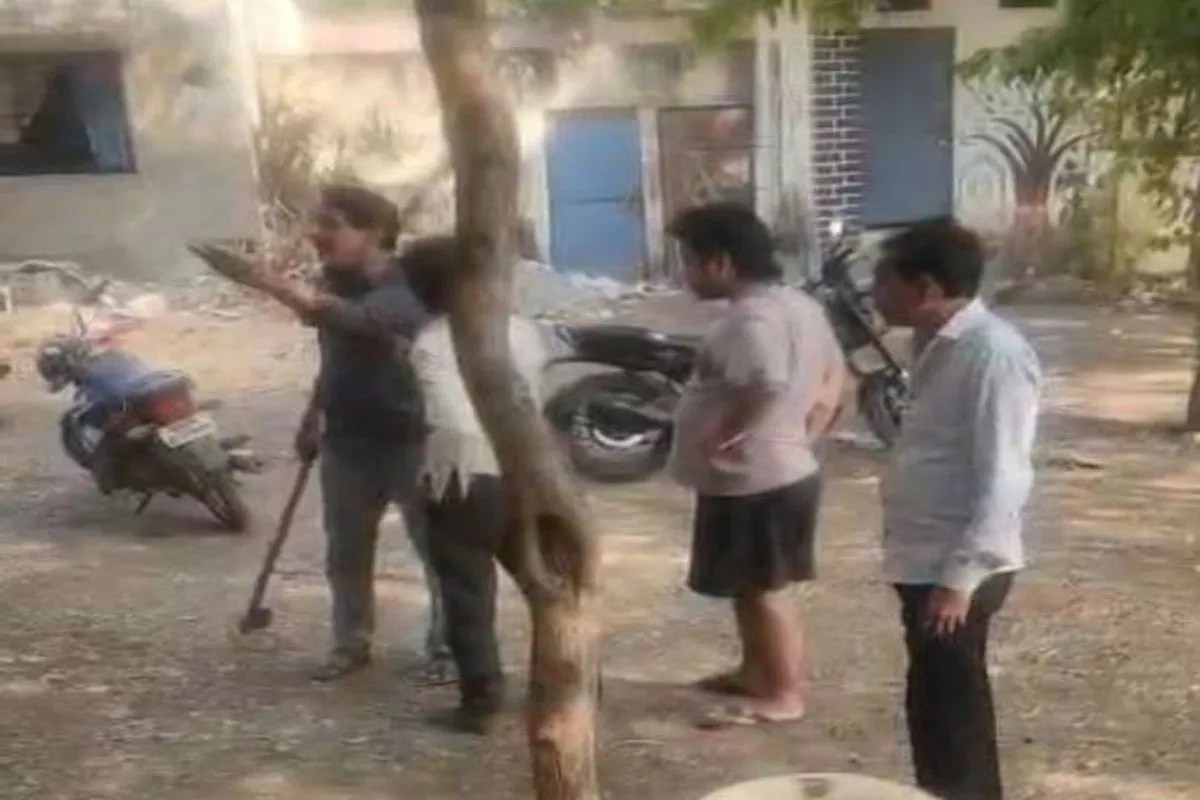 स्टेशन रोड पुलिस ने दर्ज किया केस, पूर्व में भी डीपीसी और बीआरसीसी के घर जाकर धमका चुका है आरोपी