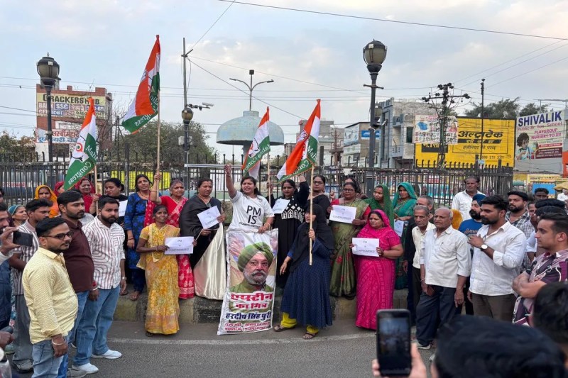 महिला कांग्रेस का प्रदर्शन