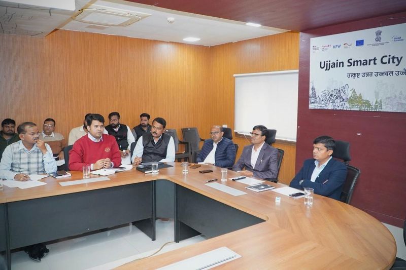 प्रगति न बताने पर सहायक और उपयंत्री को नोटिस