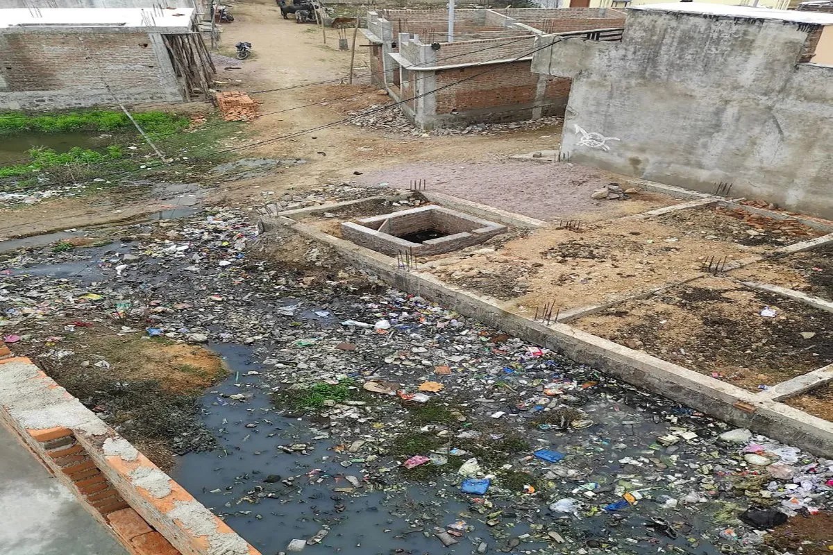 शहर भर में सैकड़ों खुले सेप्टिक टैंक बने खतरा