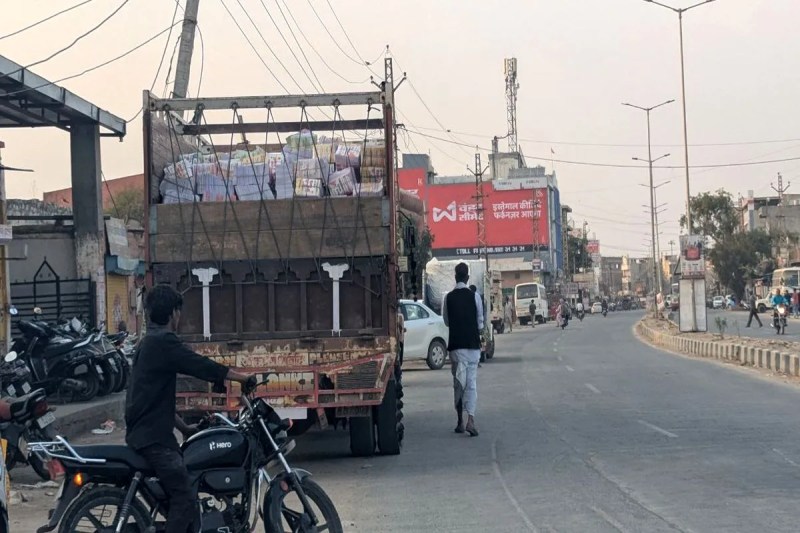 नागौर शहर में आ रहे भारी वाहन, कोई रोक टोक नहीं