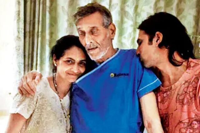 Vinod Khanna with Wife Kavita and Son Sakshi Khanna