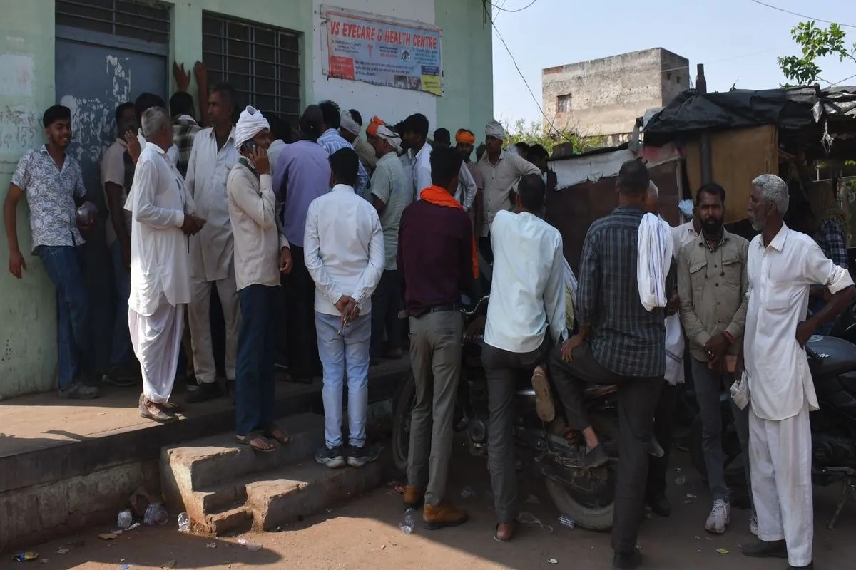 कृषि उपज मंडी में एक लैब, दूसरी खराब होने से किसान परेशान, जांच में देरी One lab in Krishi Upaj Mandi, the other out of order, upsets farmers, delays in testing