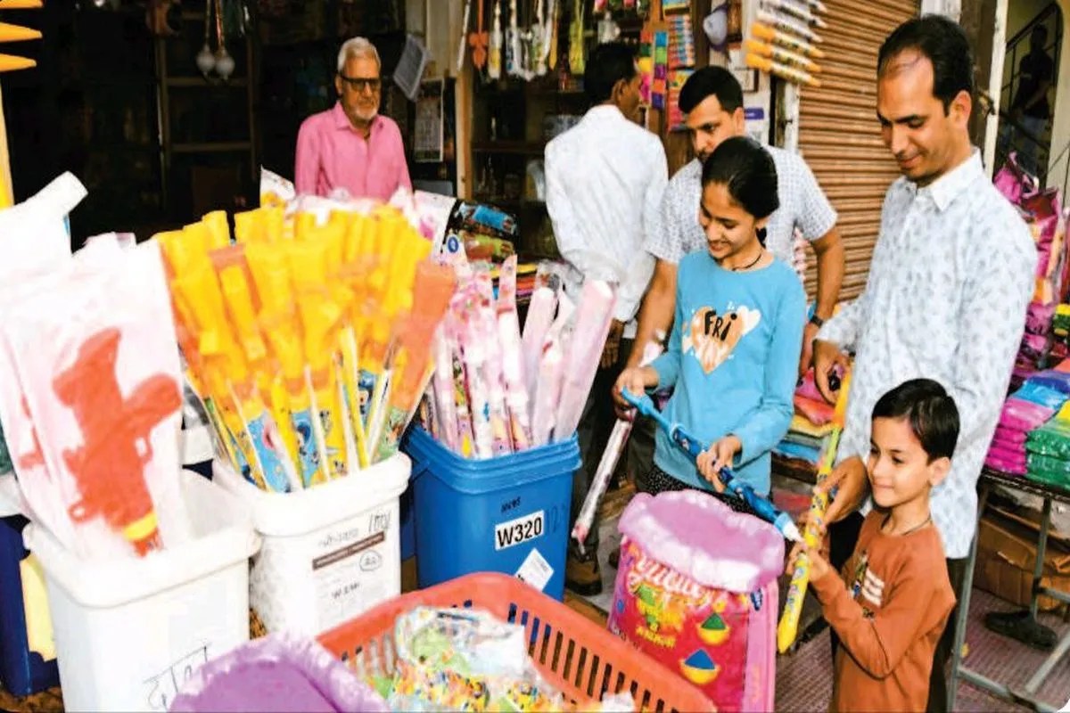 Holi on 2nd, Dhulandi on 3rd; markets filled with colourful hues