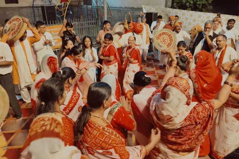 Falguni color in Siddharth Nagar: Sunderkand echoed to the beat of Chang, devotees danced to the hymns