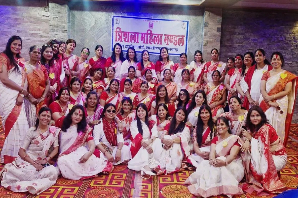 Holi of colors of Phaag and flowers: Trishala Mahila Mandal honored senior women power
