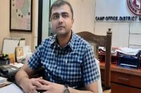 हाईकोर्ट से राहत के बाद आईएएस अभिषेक प्रकाश बहाल (फोटो सोर्स : भाषा WhatsApp News Group)