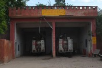 अग्निशमन विभाग की तीन में से दो गाडिय़ां खराब, आगजनी की घटना हुईं तो कैसे पाएंगे काबू Two out of three fire department vehicles are out of order, how will they control a fire?