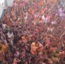 सागर के बड़ा बाजार स्थित श्रीदेव बांके राघवजी मंदिर में भक्तों ने खेली जमकर होली