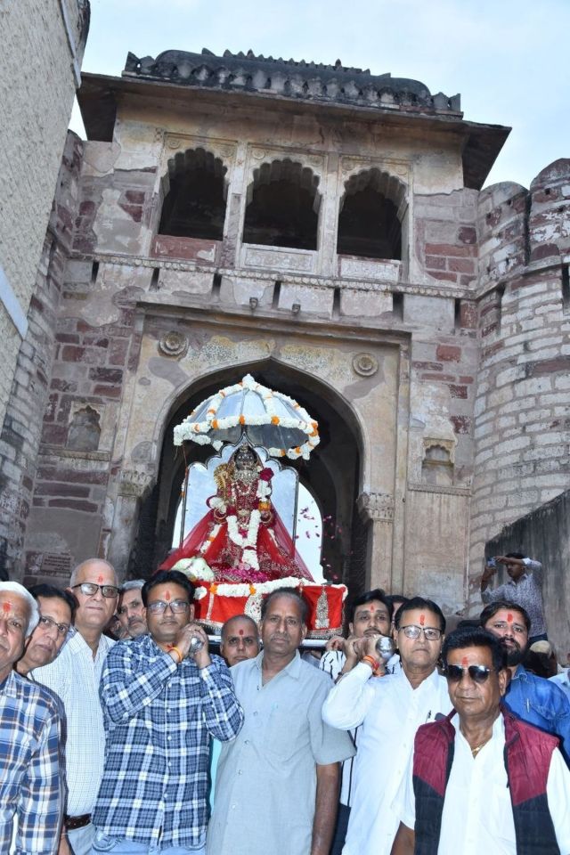 The royal Gangaur procession started from Ahichhatrapur fort.