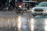 पश्चिमी विक्षोभ सक्रिय, यूपी के कई जिलों में बारिश और तापमान में गिरावट (फोटो सोर्स : भाषा WhatsApp News Group)