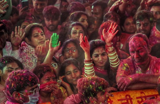 Holi celebration at govind dev ji temple 