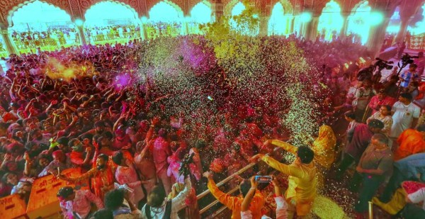 Holi celebration at govind dev ji temple 
