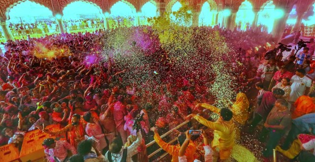 Holi celebration at govind dev ji temple 