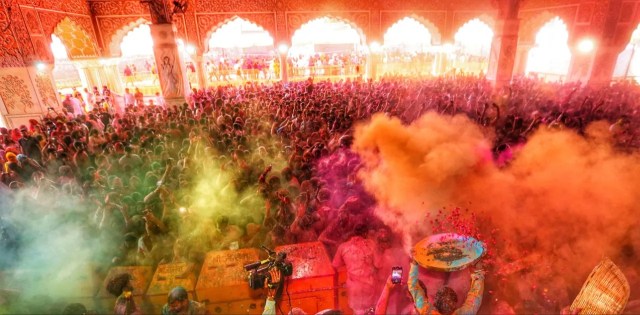 Holi celebration at govind dev ji temple 