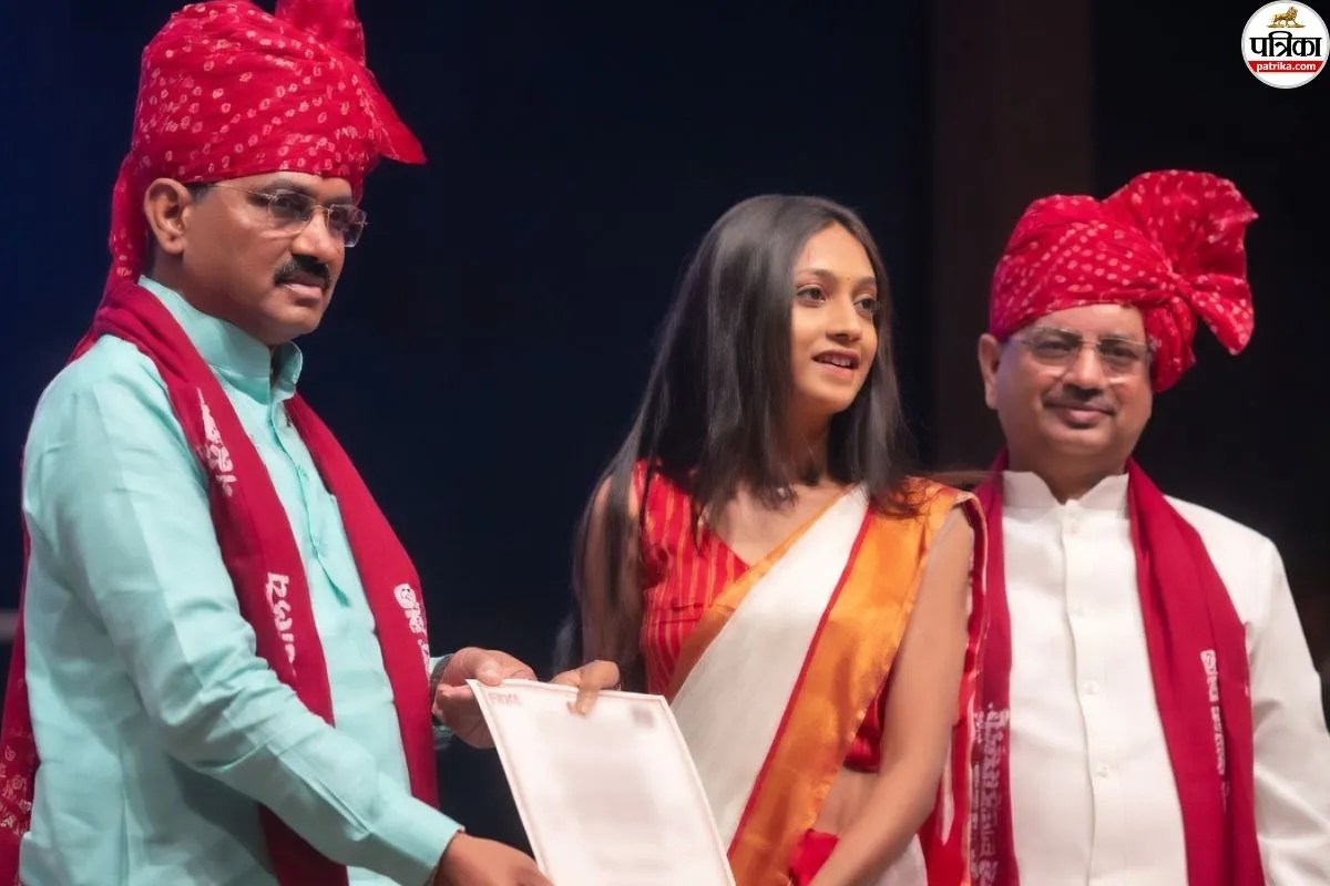 jaipur Haridev Joshi University Convocation student-taunt-deputy-cm-premchand-bairwa-degree-ceremony